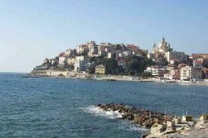 Xtrallusion photo gallery of Italy. Photos, pictures, images and photographs of the Italian Rivieras, the Italian Lakes, the Italian Alps, the Cinque Terre, the Amalfi coast and some of the most beautiful corners of Italy. Plus photos of Italian cities such as Pisa, Milan, Genoa and Rome.